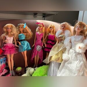 Mattel Barbie Dolls in Pink, Blue, Gold, White Dresses Y2K and modern ladies 🍓